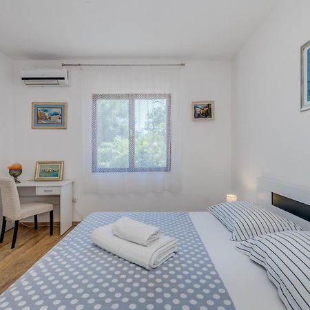 Beachfront Apartment Drazen, With Garden And Parking Split Buitenkant foto