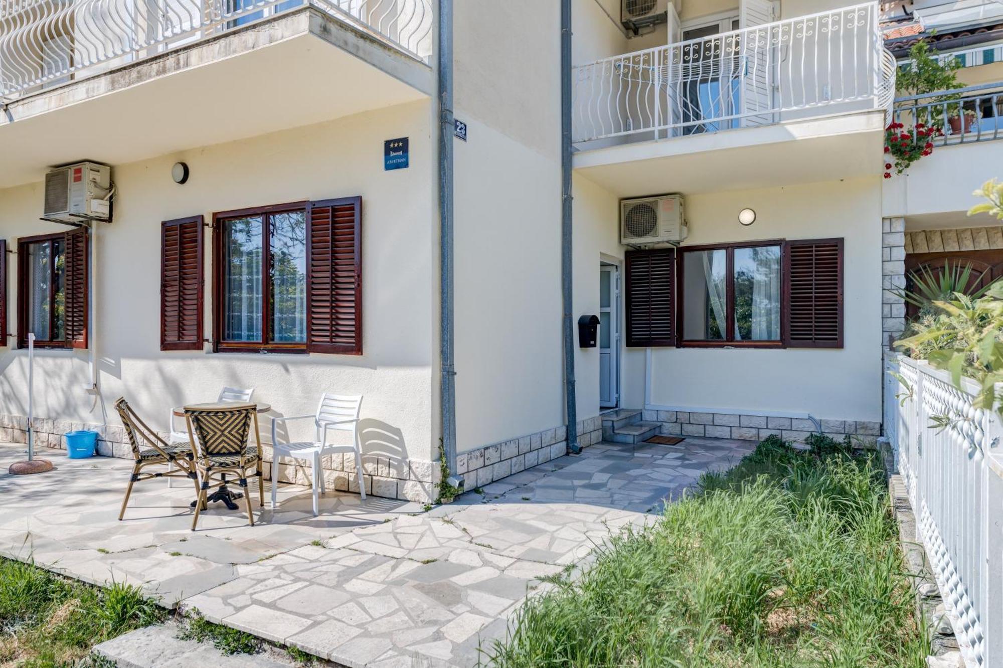 Beachfront Apartment Drazen, With Garden And Parking Split Buitenkant foto