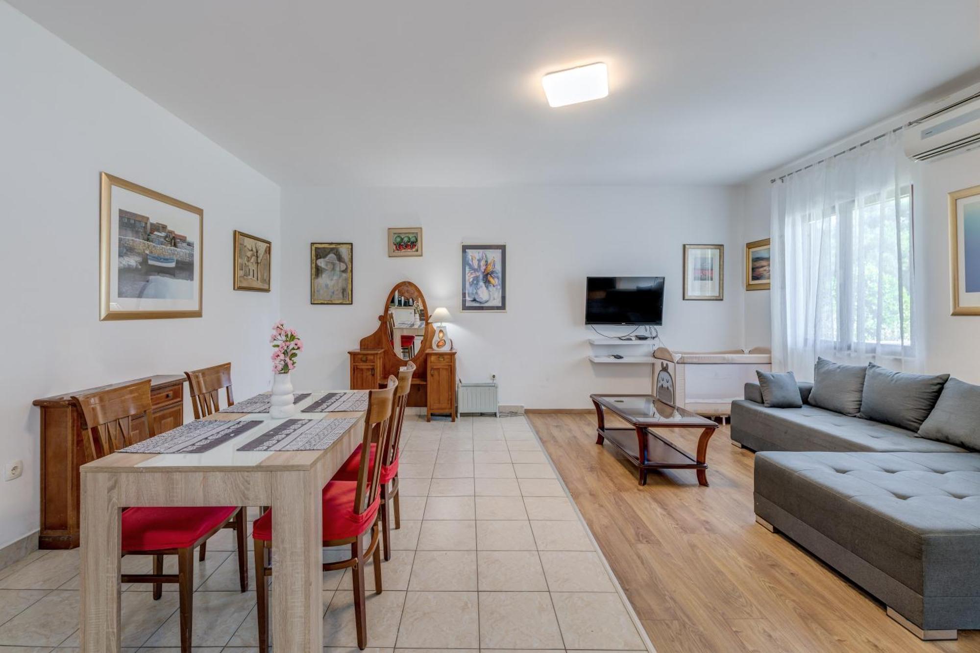 Beachfront Apartment Drazen, With Garden And Parking Split Buitenkant foto