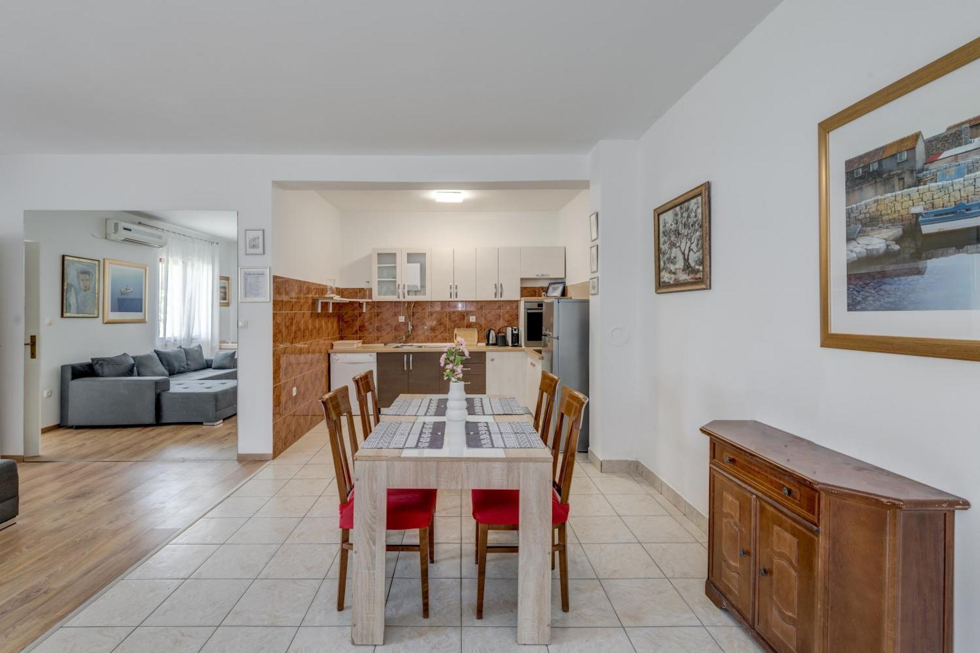 Beachfront Apartment Drazen, With Garden And Parking Split Buitenkant foto
